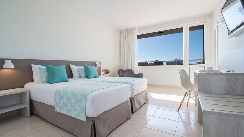 1 bedroom with balcony sleeps 2